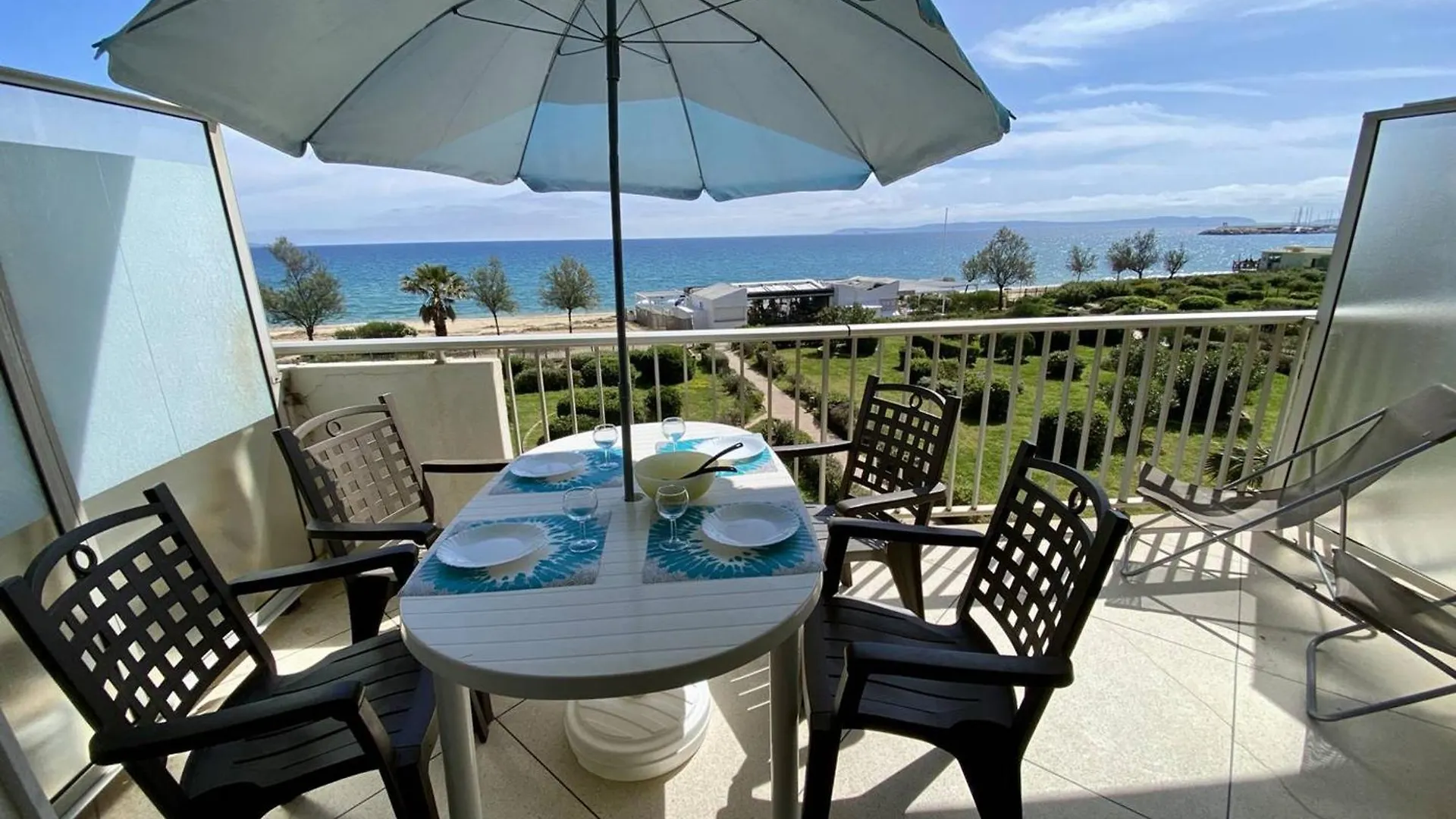 Apartment Appartement Au Lavandou Avec Terrasse Vue Mer Et Parking - Fr-1-816-17 Le Lavandou